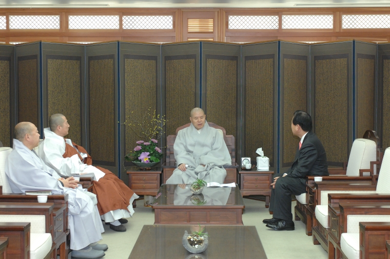 2010.01.19_정장식 공무원 교육원장 예방 (5)